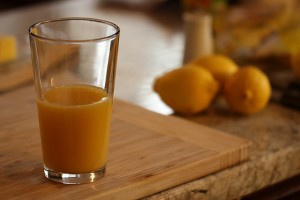 zumo de naranja contra la alergia